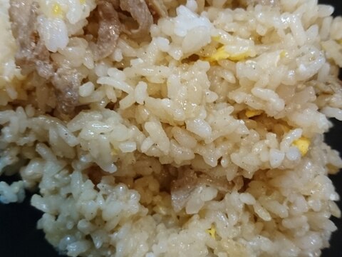 余った豚丼の肉でチャーハン